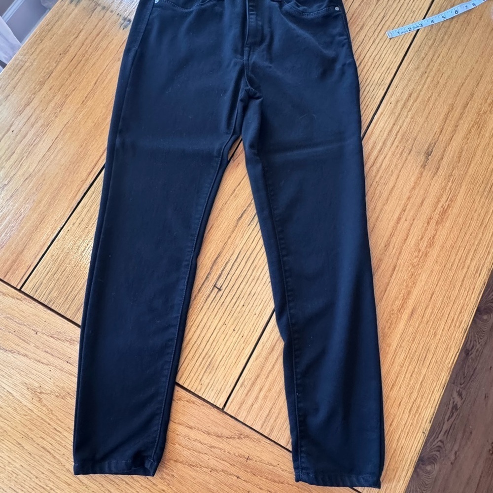 Kensie Ladies Black Skinny Jeans NWOT. size 6